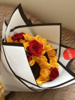 Ramo de Rosas y Girasoles