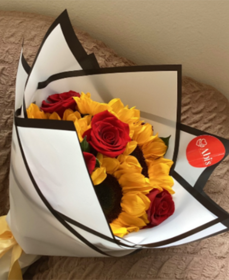 Ramo de Rosas y Girasoles